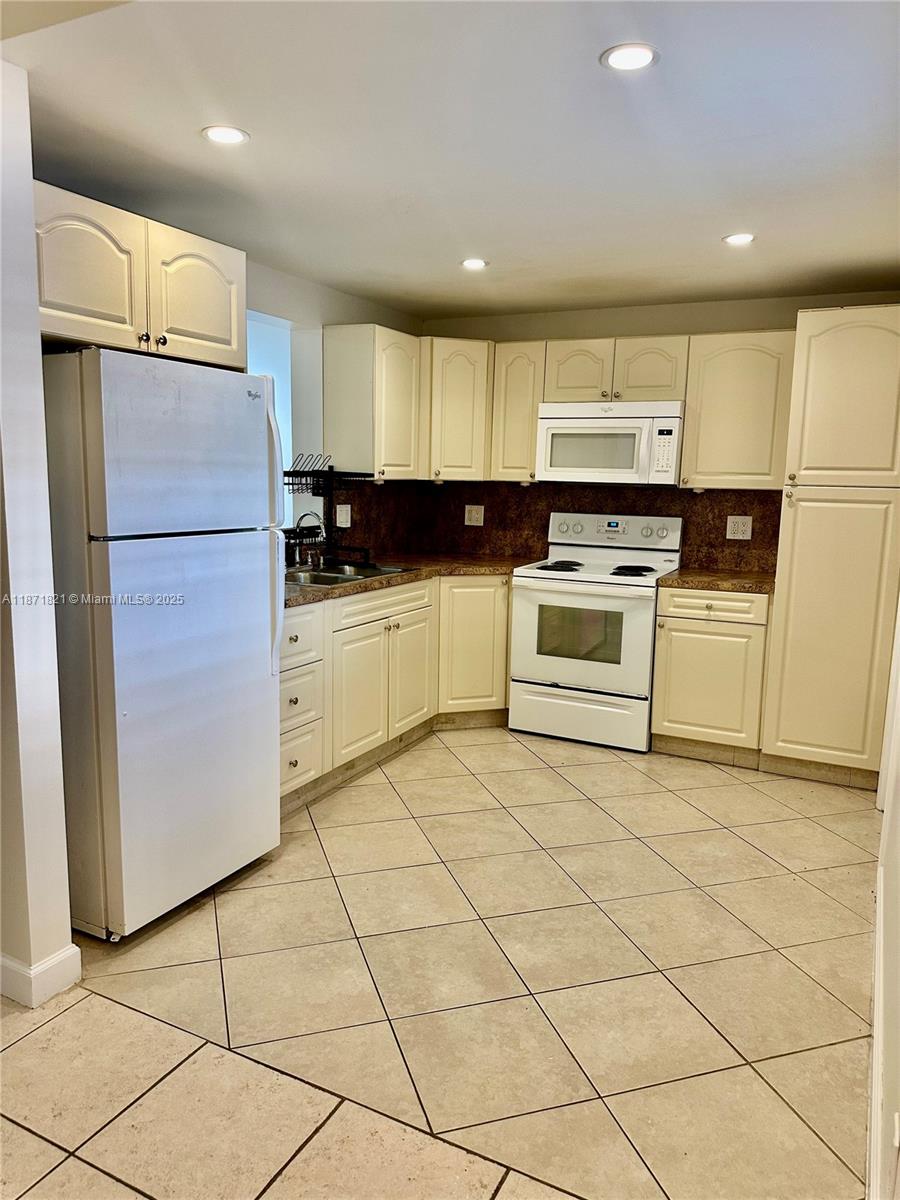 Photo of 300 12th Ave  #101, Hallandale Beach, Florida, 33009 - 