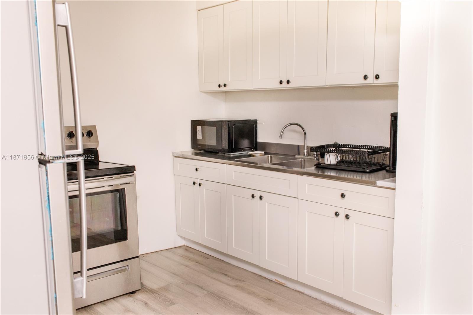 See details / 2300 sq. ft. $ 2025-09-03 0 Photo