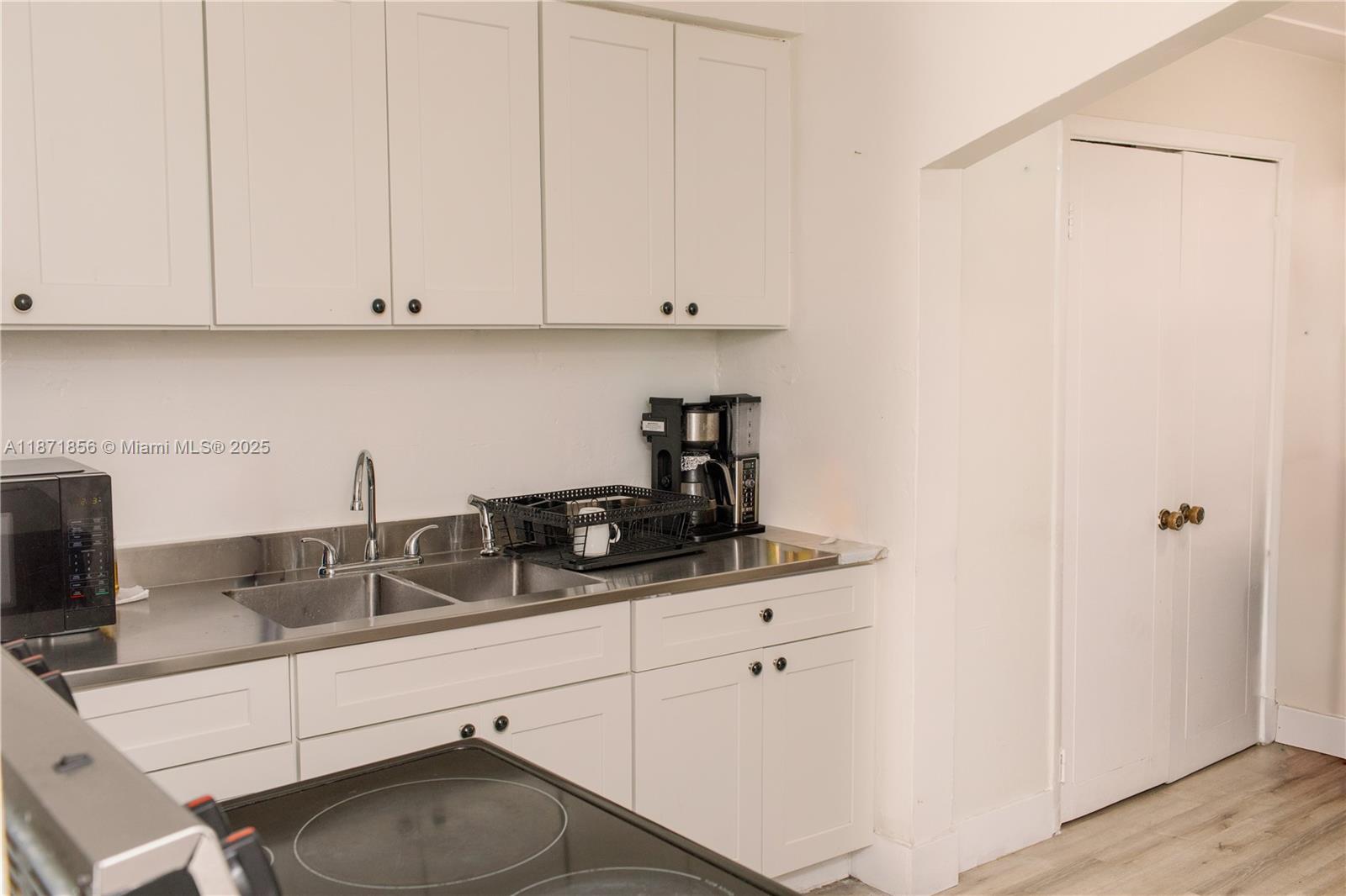 See details / 2300 sq. ft. $ 2025-09-03 0 Photo