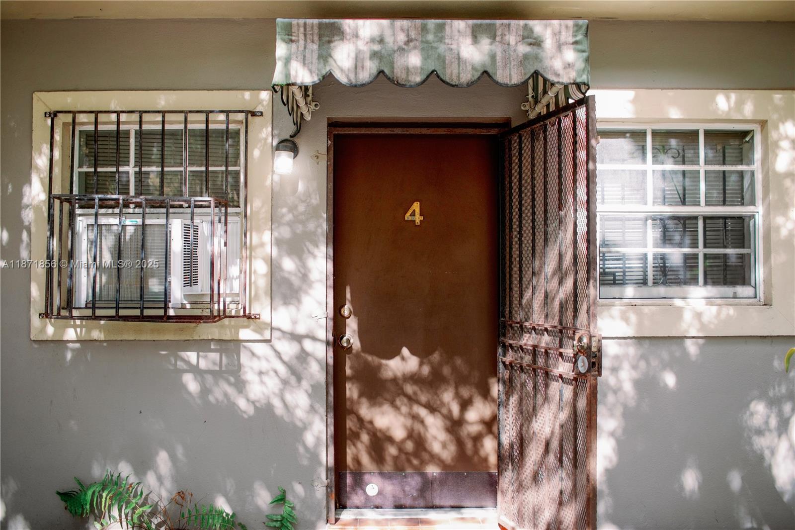 See details / 2300 sq. ft. $ 2025-09-03 0 Photo