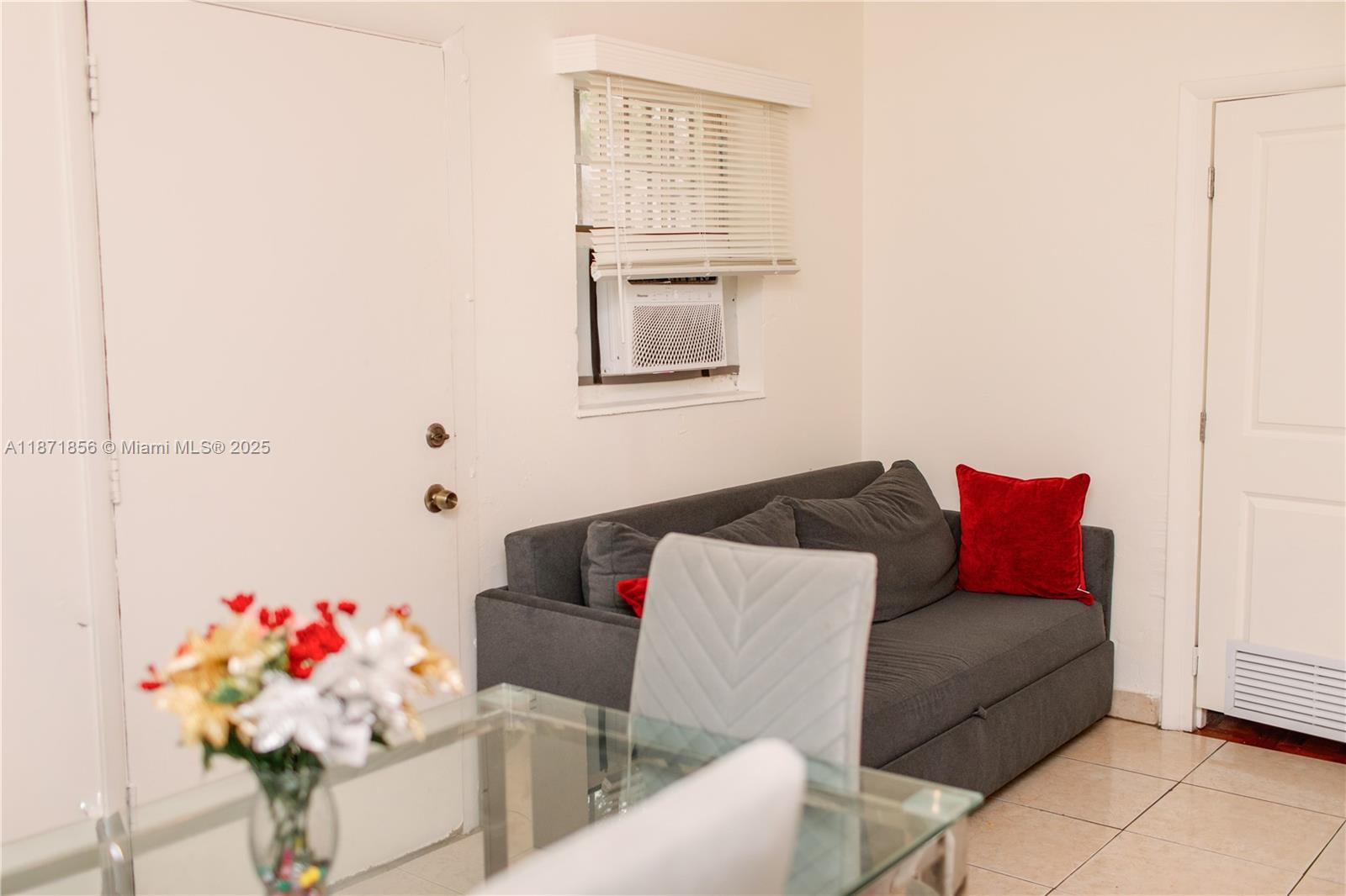 See details / 2300 sq. ft. $ 2025-09-03 0 Photo