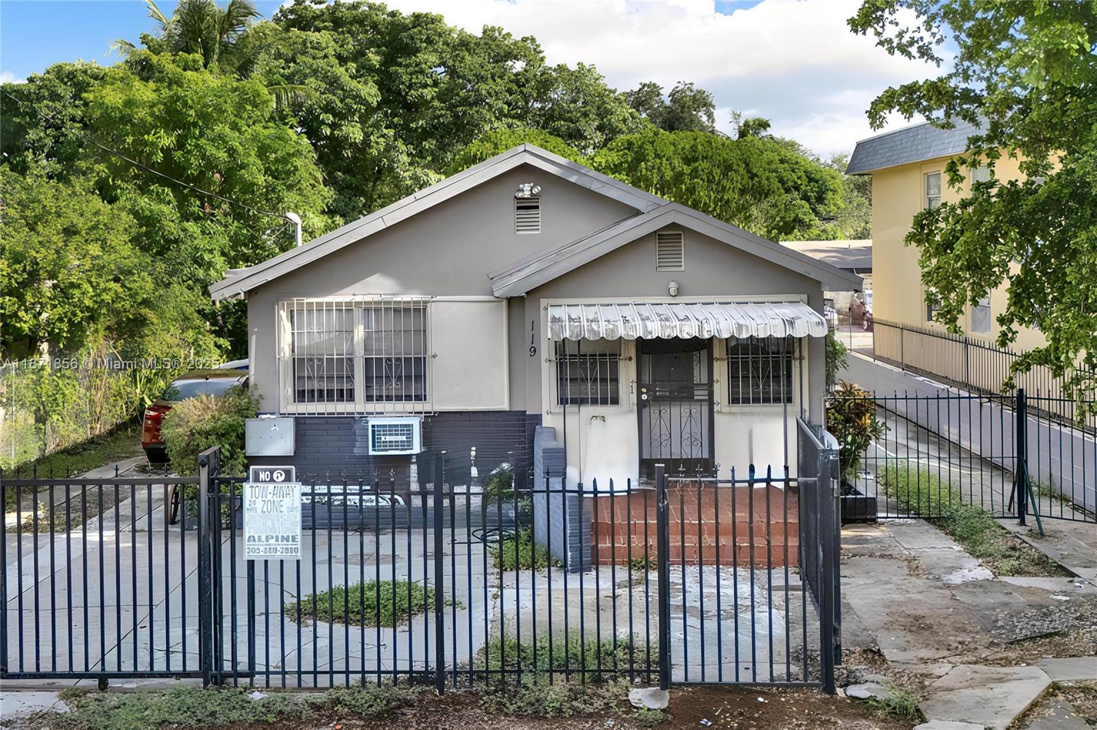 See details / 2300 sq. ft. $ 2025-09-03 0 Photo