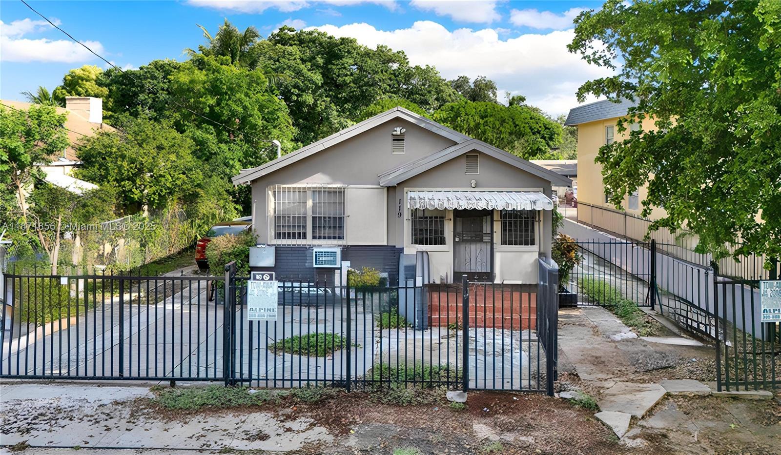 See details / 2300 sq. ft. $ 2025-09-03 0 Photo
