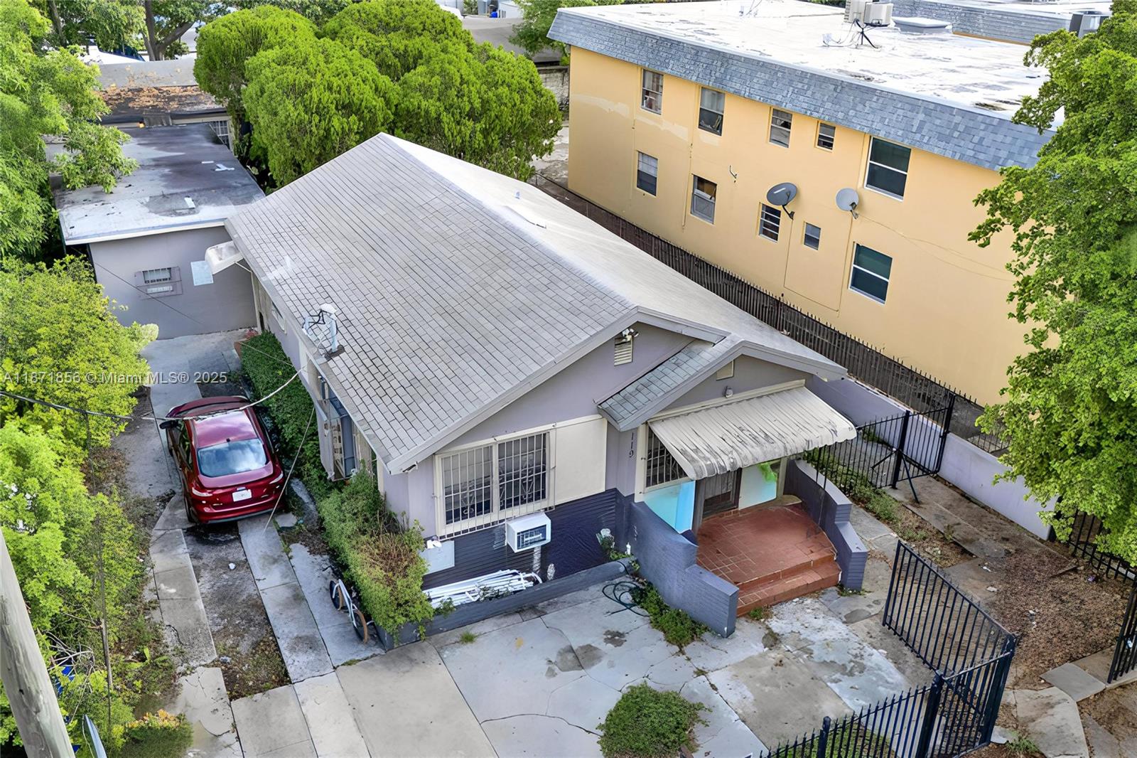 See details / 2300 sq. ft. $ 2025-09-03 0 Photo