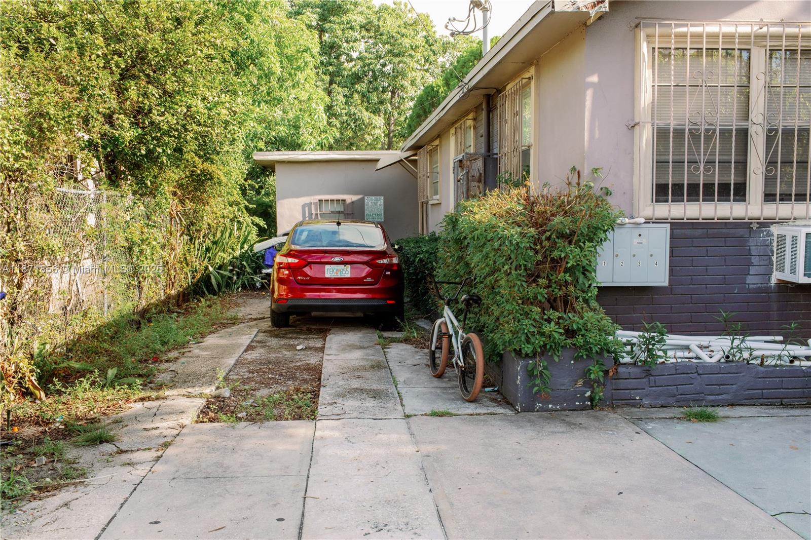 See details / 2300 sq. ft. $ 2025-09-03 0 Photo