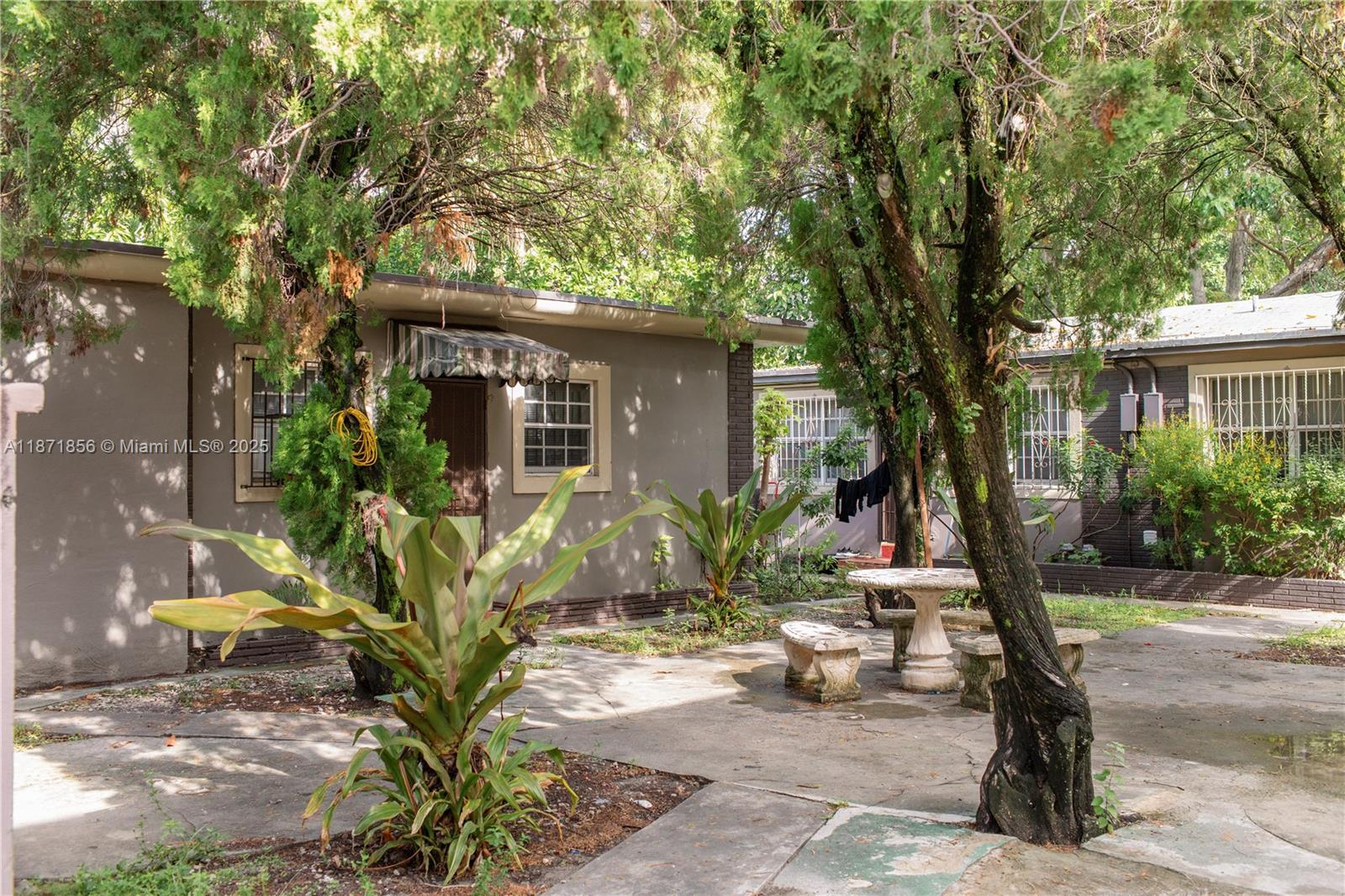 See details / 2300 sq. ft. $ 2025-09-03 0 Photo