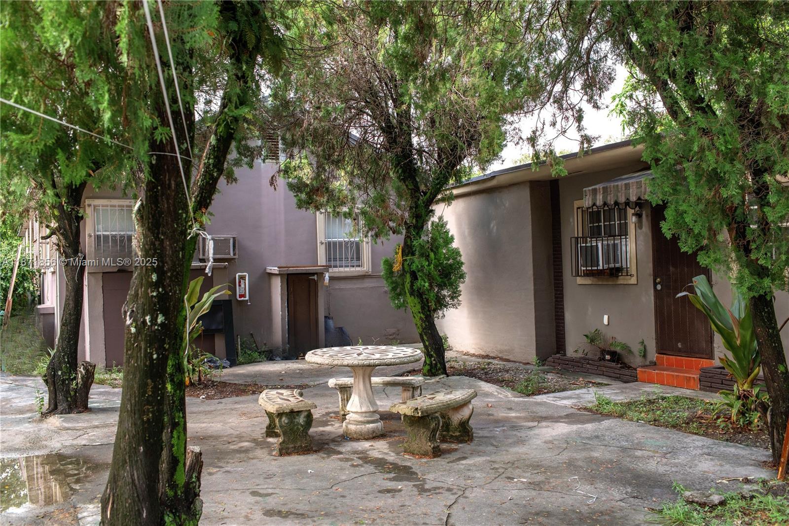 See details / 2300 sq. ft. $ 2025-09-03 0 Photo