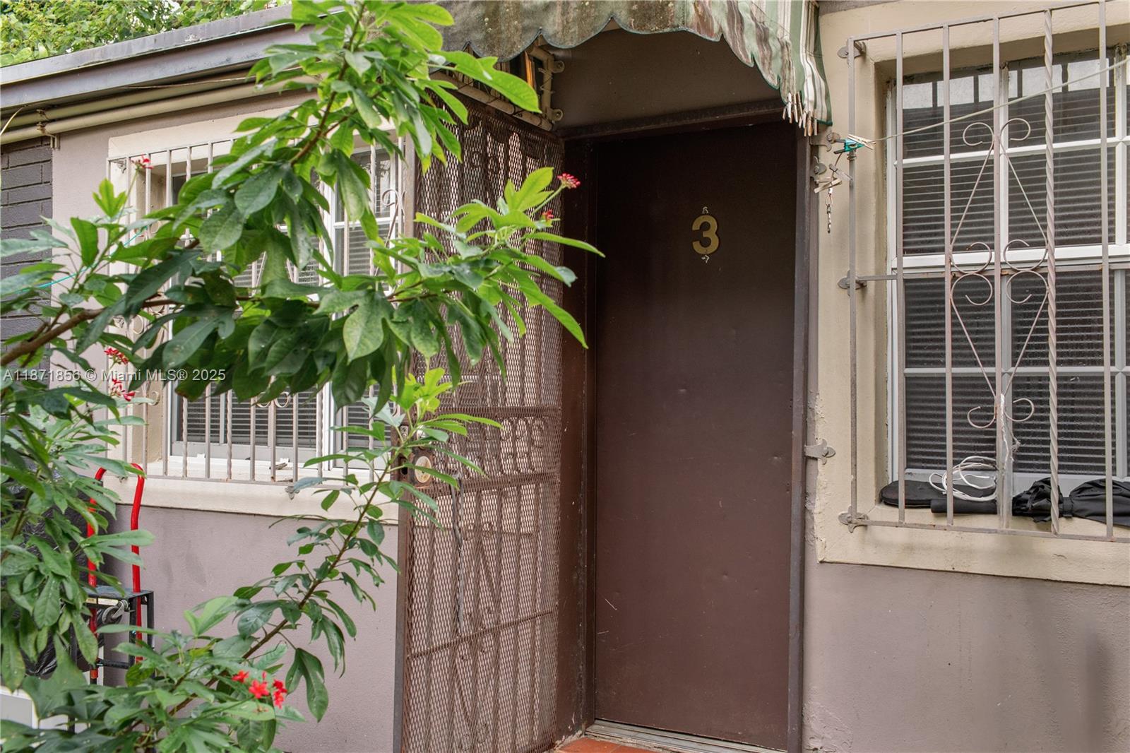 See details / 2300 sq. ft. $ 2025-09-03 0 Photo