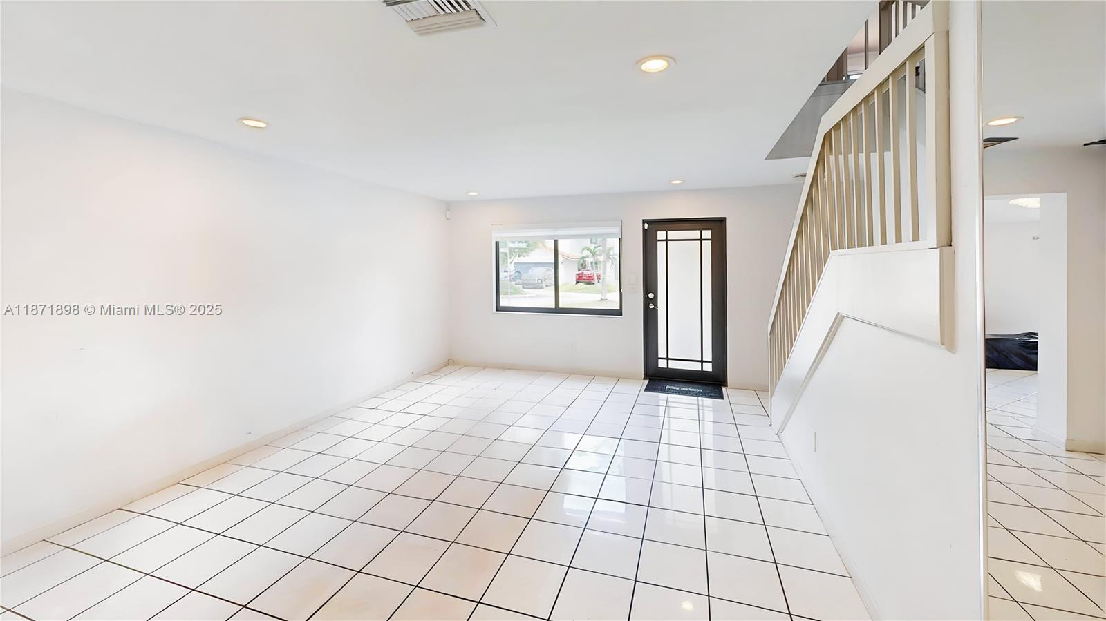 15166 4 / 3 2420 sq. ft. $ 2025-09-03 0 foto