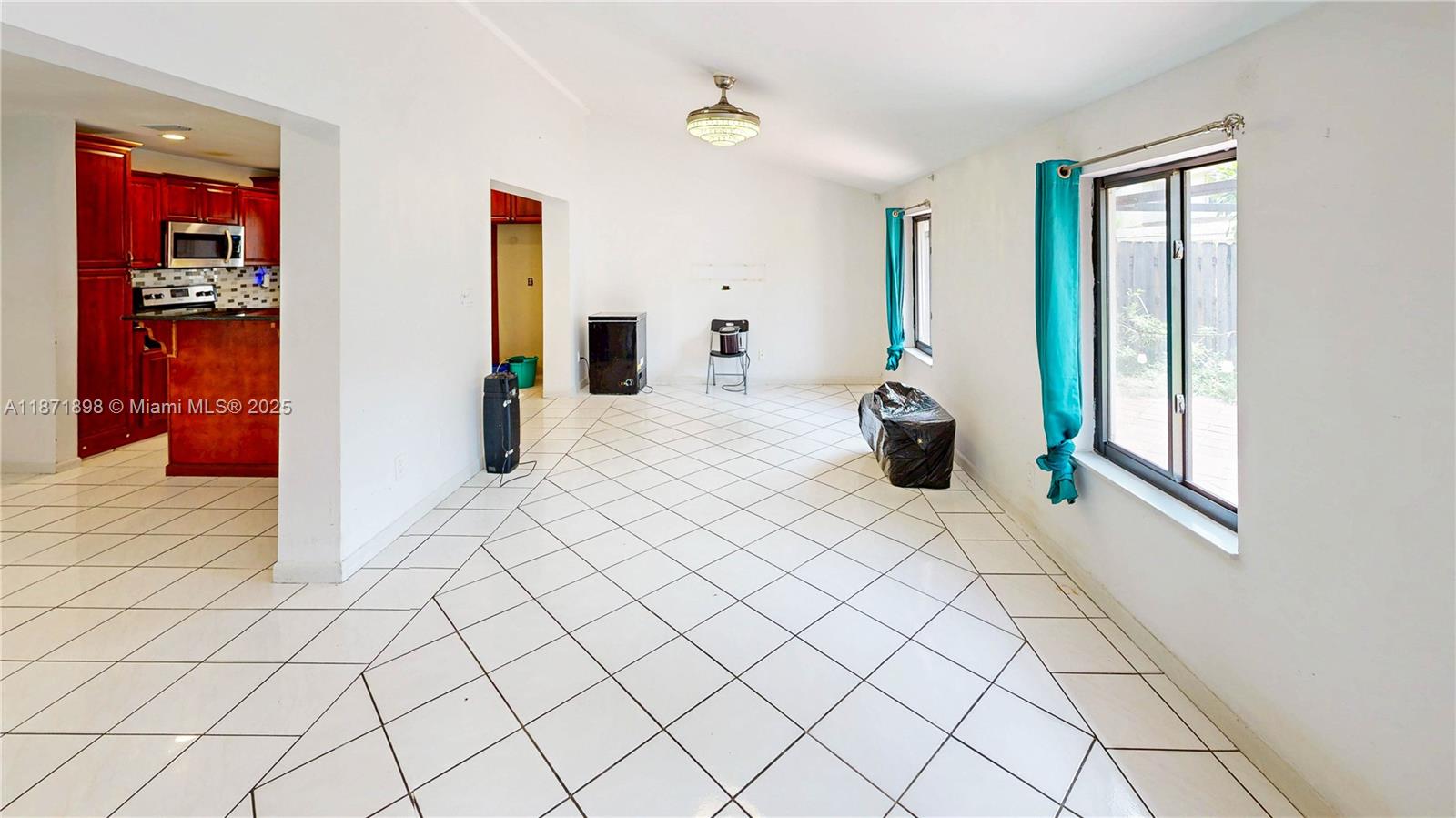 15166 4 / 3 2420 sq. ft. $ 2025-09-03 0 foto