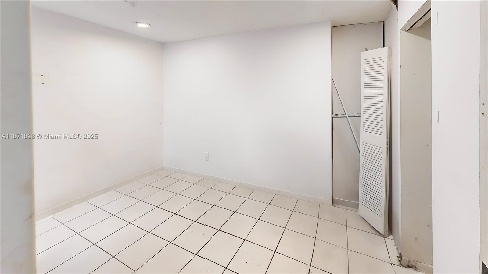 15166 4 / 3 2420 sq. ft. $ 2025-09-03 0 foto