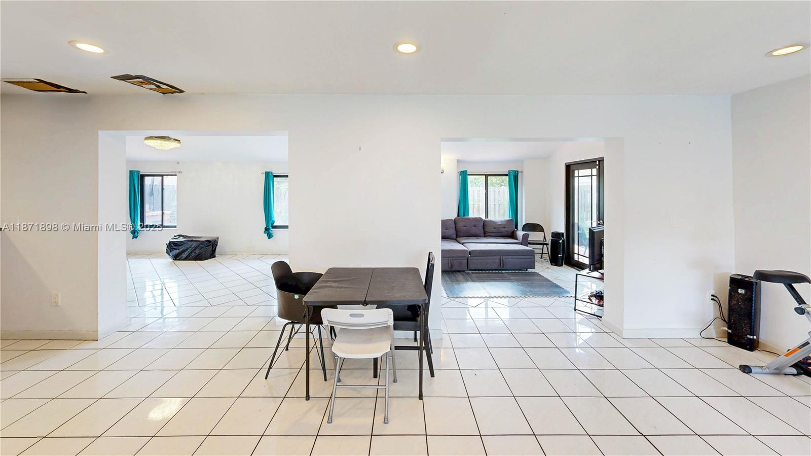 15166 4 / 3 2420 sq. ft. $ 2025-09-03 0 foto