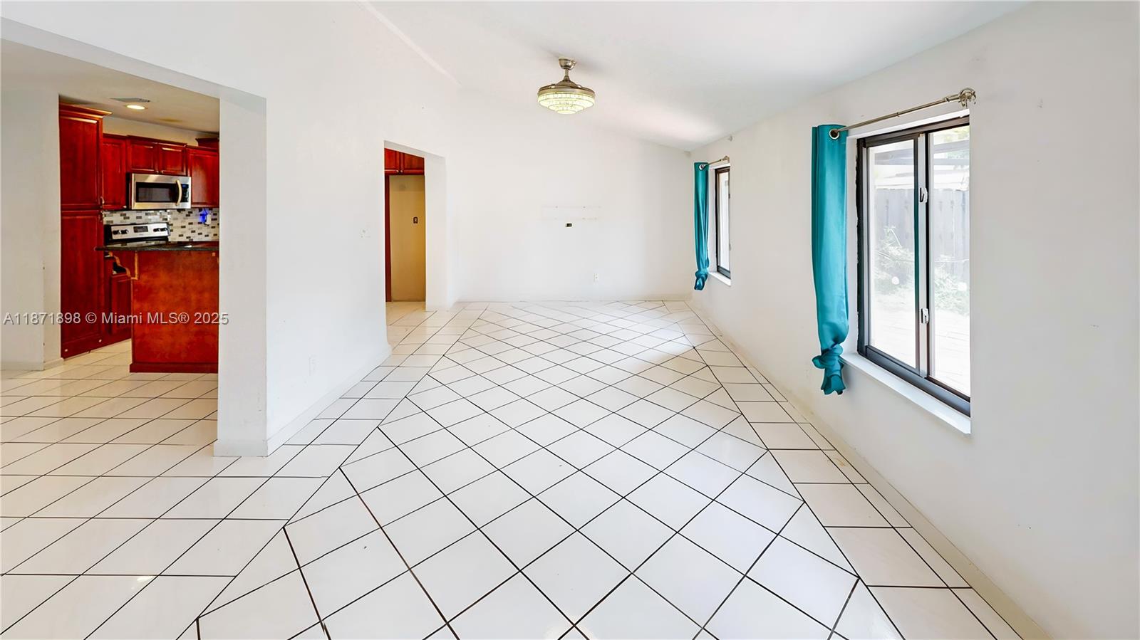 15166 4 / 3 2420 sq. ft. $ 2025-09-03 0 foto