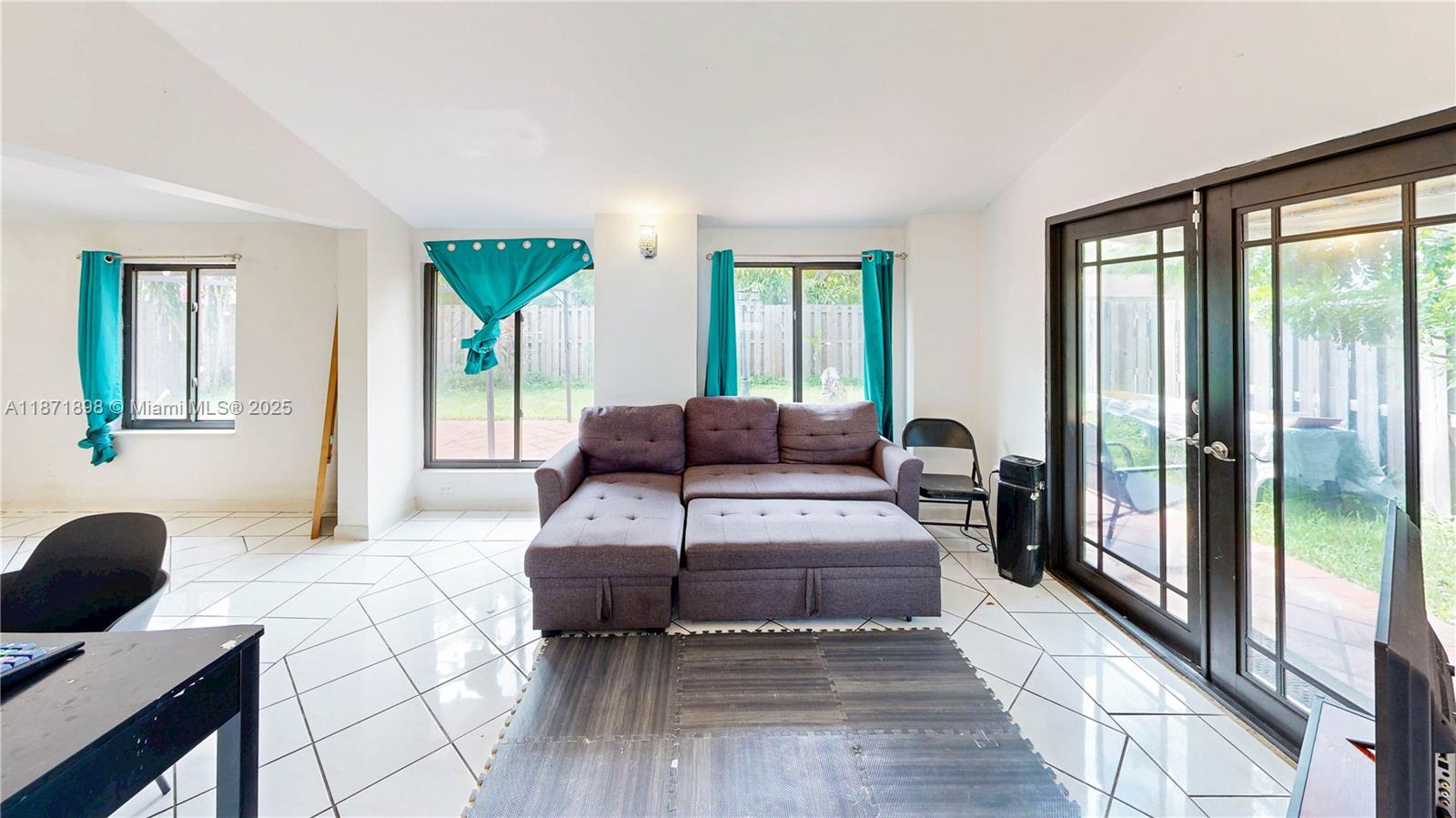 15166 4 / 3 2420 sq. ft. $ 2025-09-03 0 foto