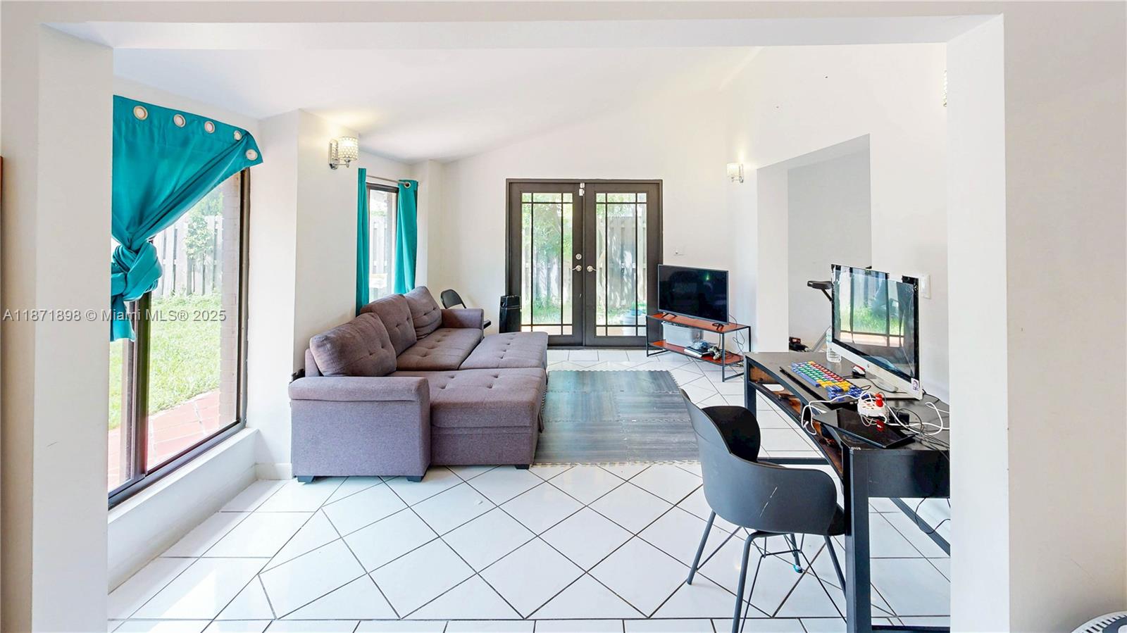 15166 4 / 3 2420 sq. ft. $ 2025-09-03 0 foto