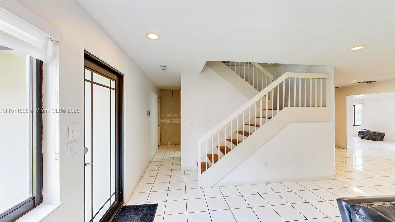 15166 4 / 3 2420 sq. ft. $ 2025-09-03 0 foto