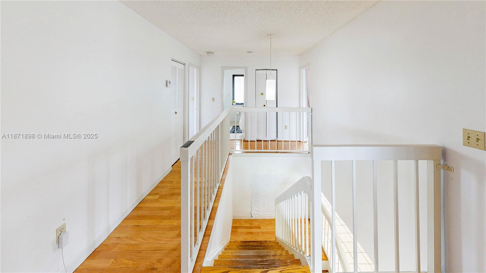 15166 4 / 3 2420 sq. ft. $ 2025-09-03 0 foto