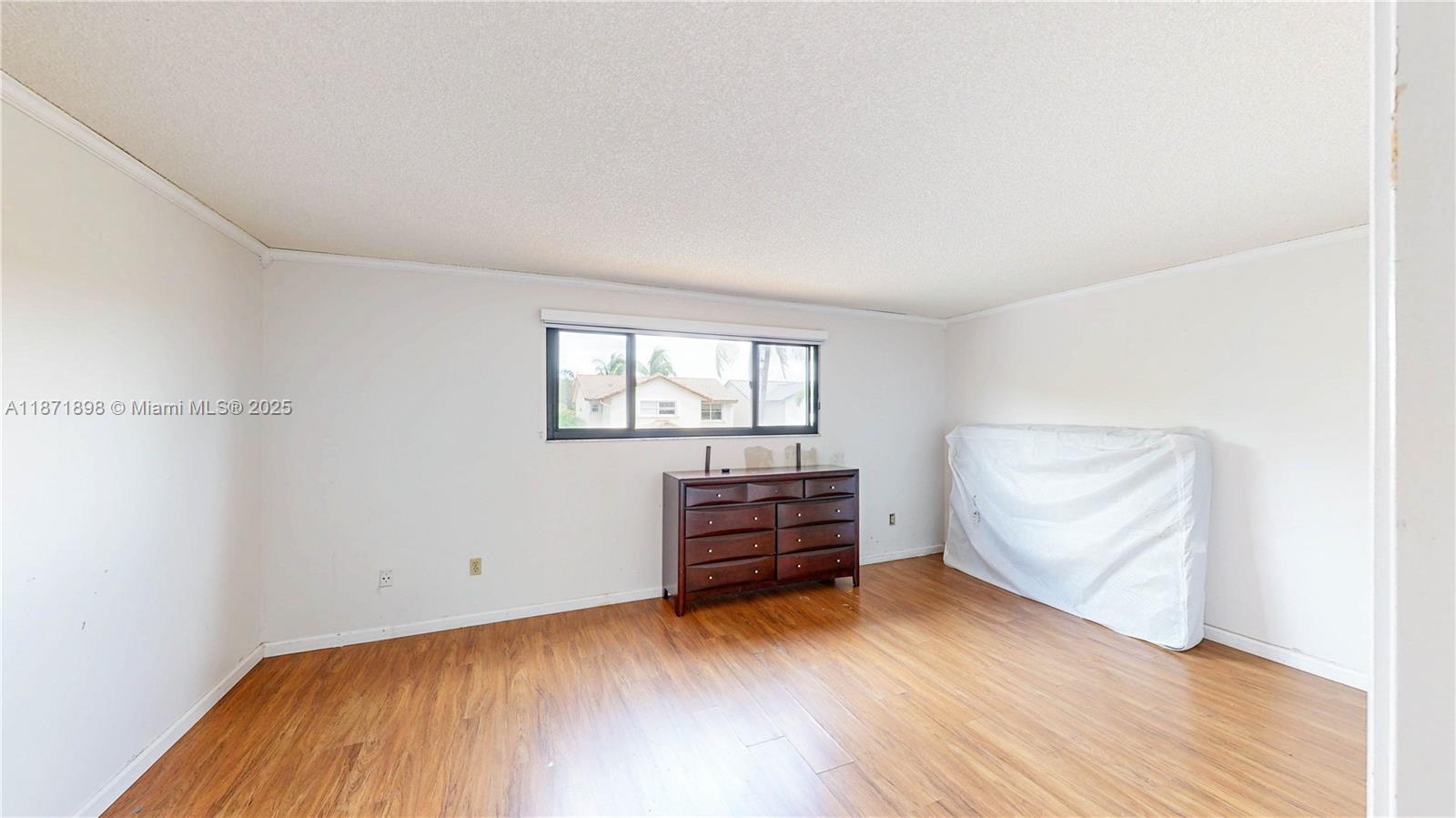 15166 4 / 3 2420 sq. ft. $ 2025-09-03 0 foto