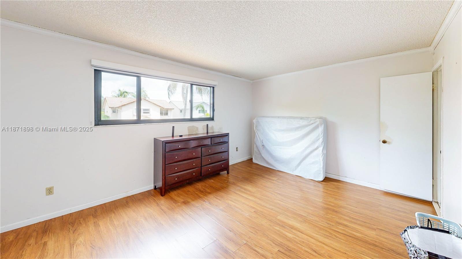15166 4 / 3 2420 sq. ft. $ 2025-09-03 0 foto