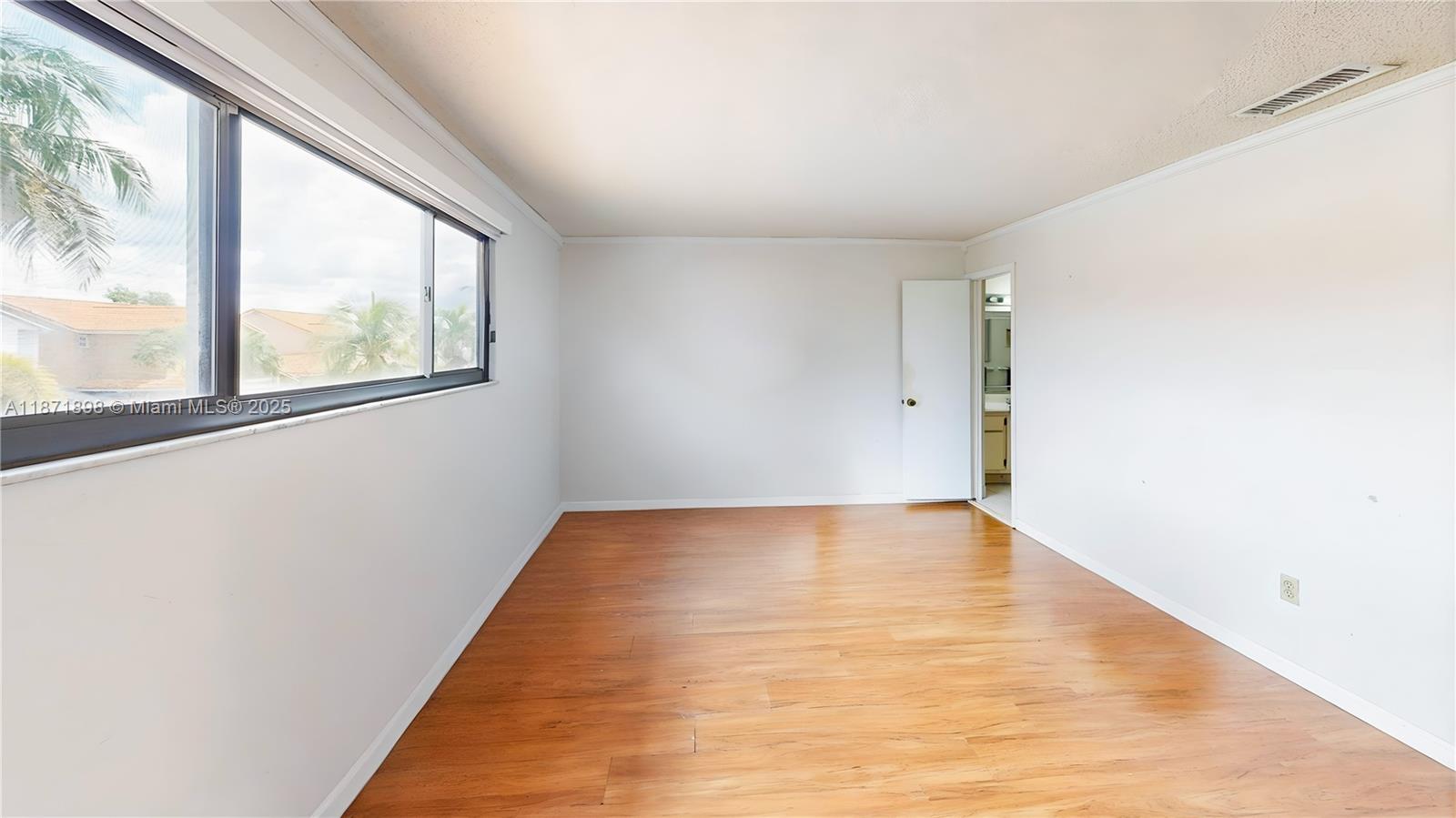 15166 4 / 3 2420 sq. ft. $ 2025-09-03 0 foto