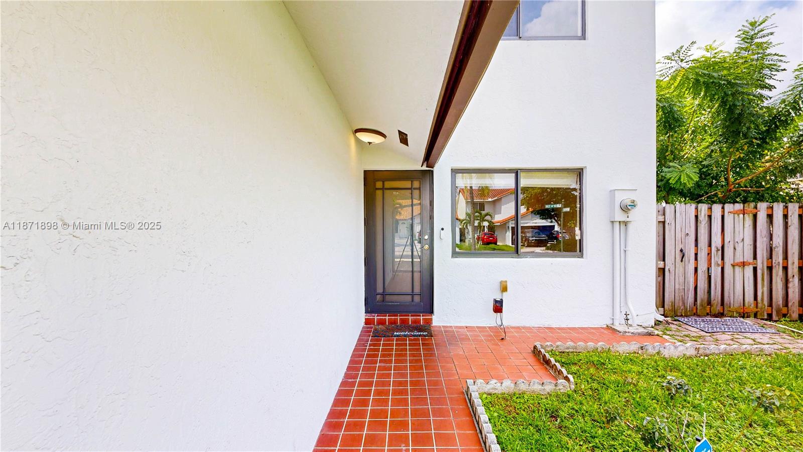15166 4 / 3 2420 sq. ft. $ 2025-09-03 0 foto
