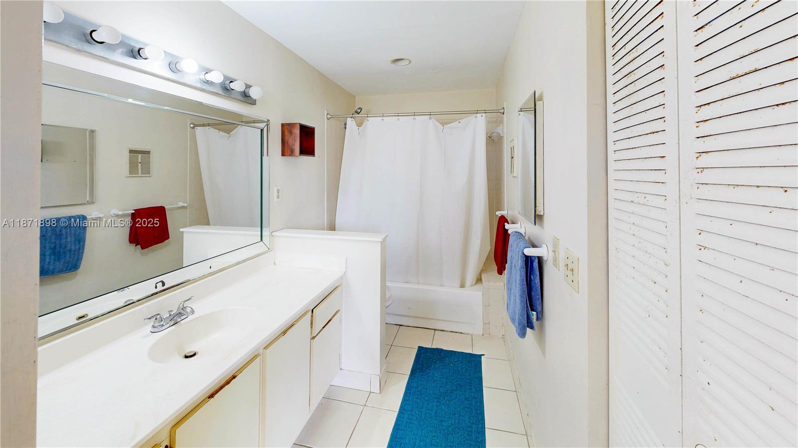 15166 4 / 3 2420 sq. ft. $ 2025-09-03 0 foto