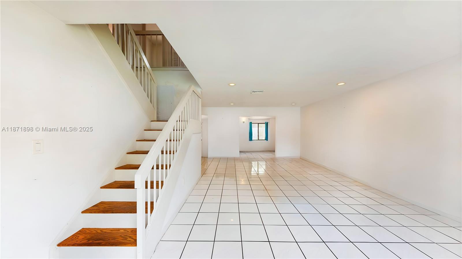 15166 4 / 3 2420 sq. ft. $ 2025-09-03 0 foto