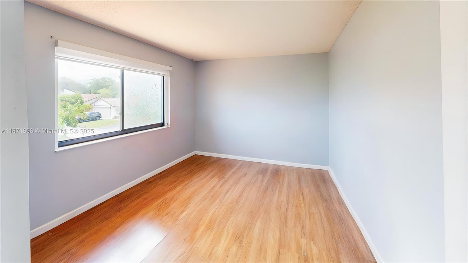15166 4 / 3 2420 sq. ft. $ 2025-09-03 0 foto