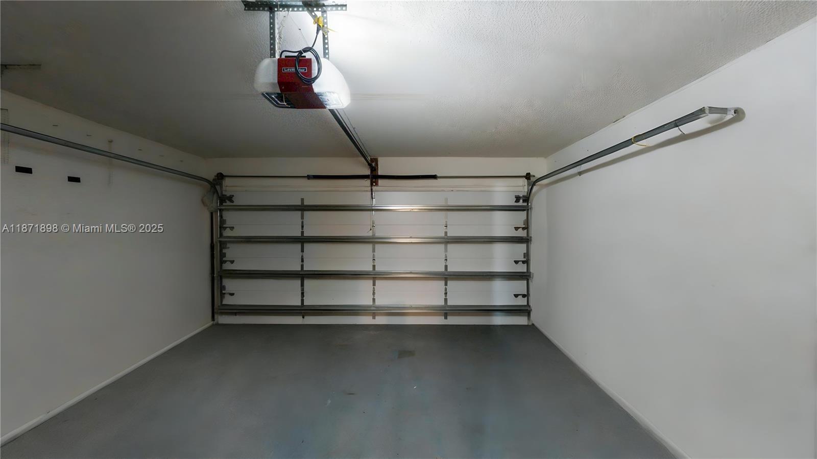 15166 4 / 3 2420 sq. ft. $ 2025-09-03 0 foto