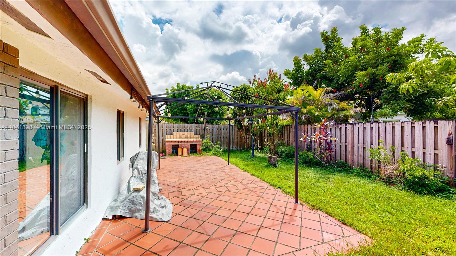 15166 4 / 3 2420 sq. ft. $ 2025-09-03 0 foto