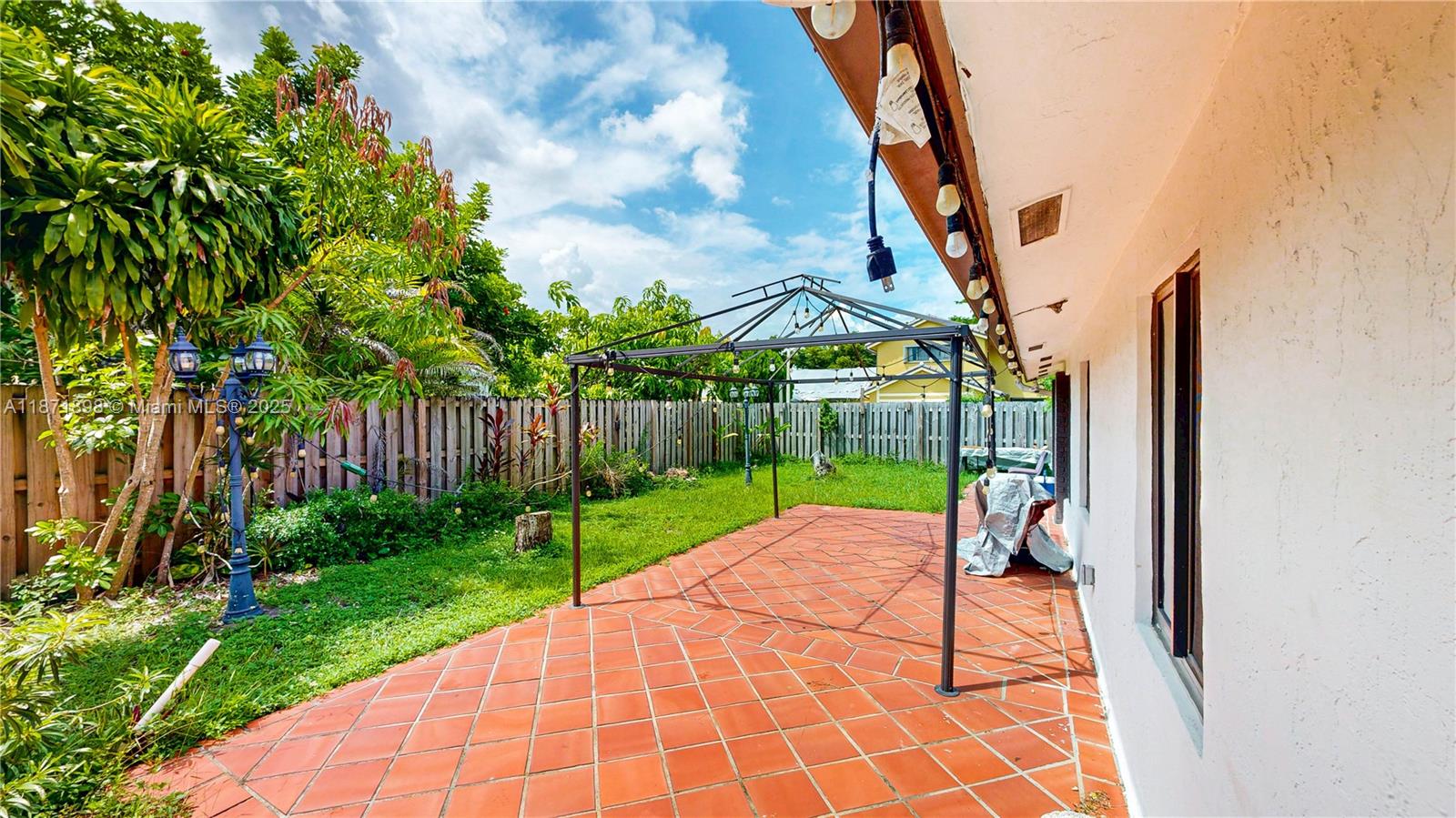 15166 4 / 3 2420 sq. ft. $ 2025-09-03 0 foto