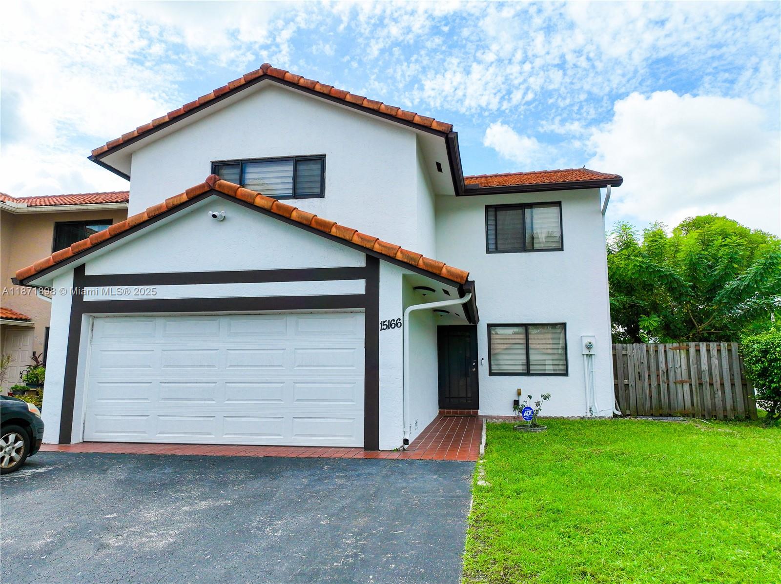 15166 4 / 3 2420 sq. ft. $ 2025-09-03 0 foto
