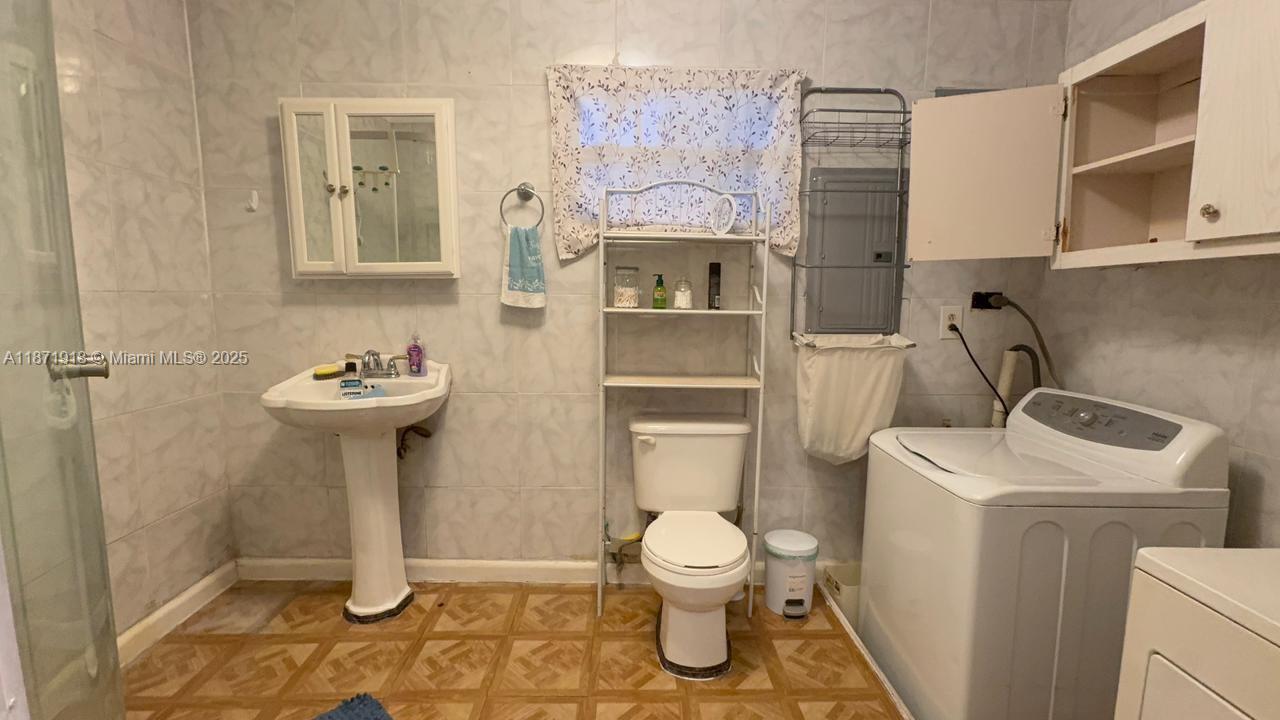See details / 2696 sq. ft. $ 2025-09-03 0 Photo