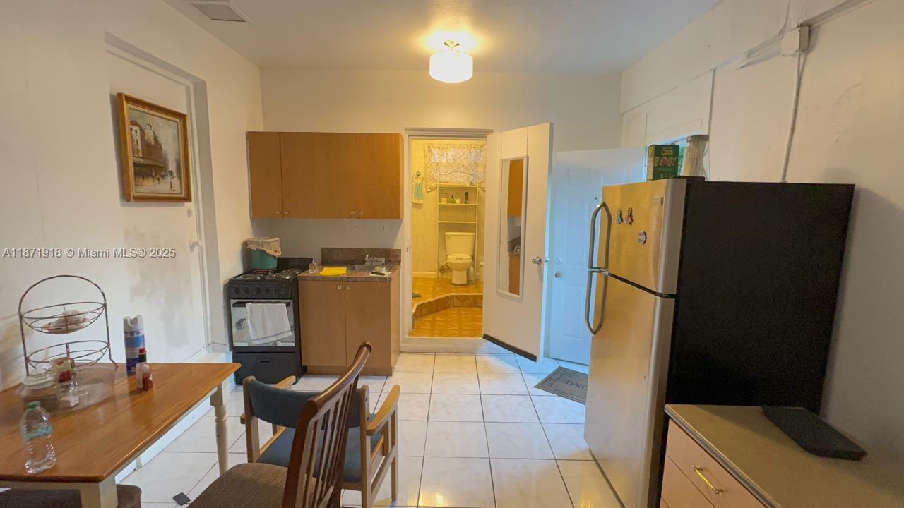 See details / 2696 sq. ft. $ 2025-09-03 0 Photo