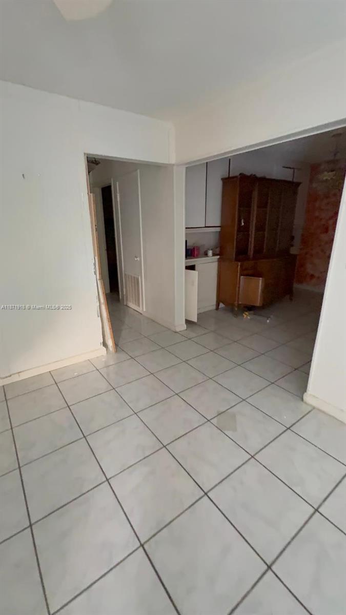 See details / 2696 sq. ft. $ 2025-09-03 0 Photo