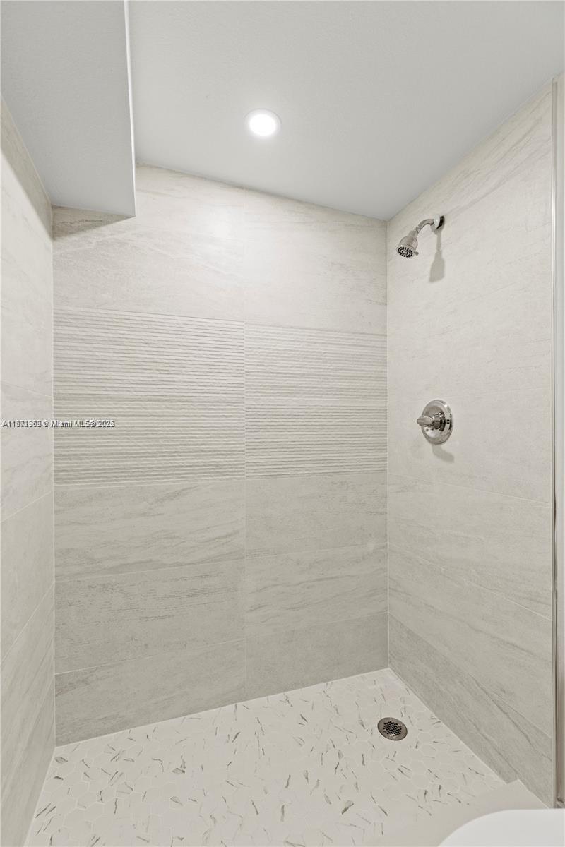 See details / 1772 sq. ft. $ 2025-09-04 0 Photo