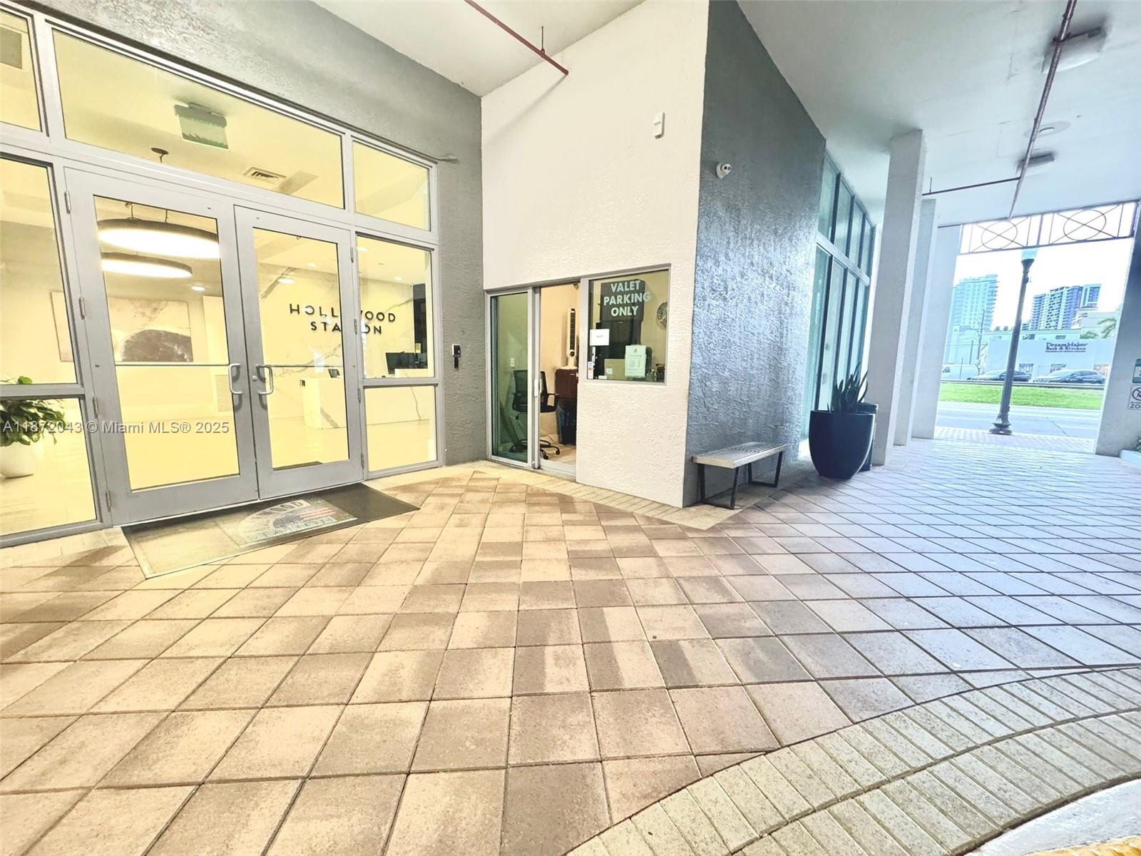 Photo of 140 Dixie Hwy  #513, Hollywood, Florida, 33020 - 