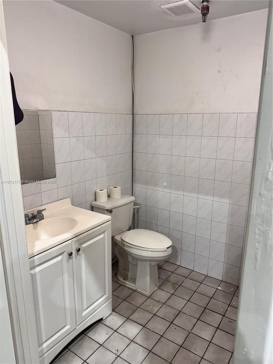 See details / sq. ft. $ 2025-09-04 0 Photo