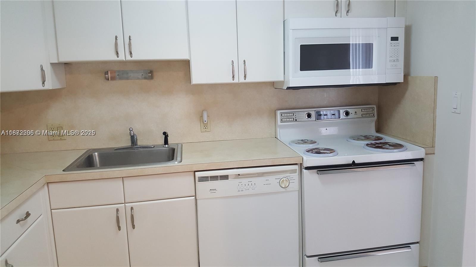 Photo of 3675 Country Club Dr  #1001, Aventura, Florida, 33180 - 