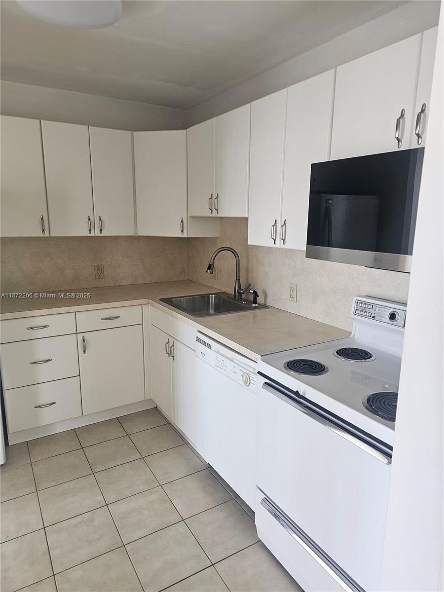 Photo of 3675 Country Club Dr  #1001, Aventura, Florida, 33180 - 