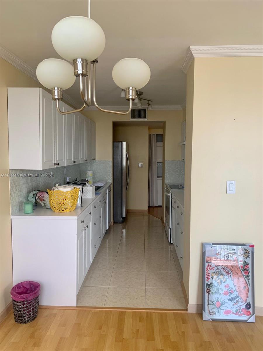 See details 1801 1 / 2 975 sq. ft. $ 2025-09-04 0 Photo
