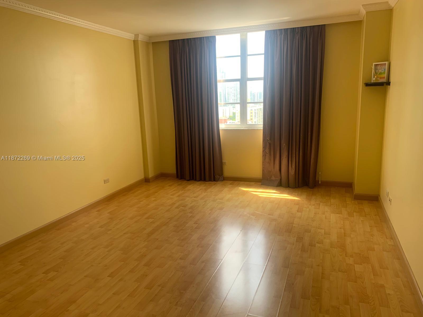 See details 1801 1 / 2 975 sq. ft. $ 2025-09-04 0 Photo