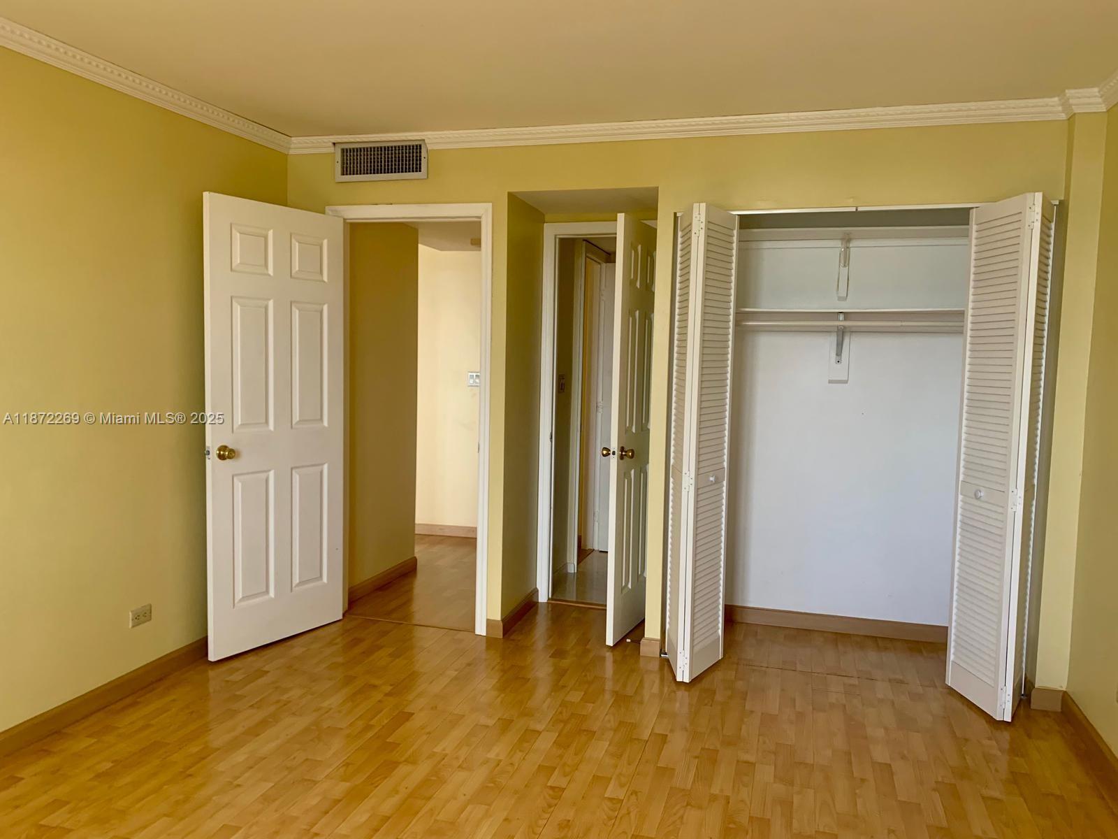 See details 1801 1 / 2 975 sq. ft. $ 2025-09-04 0 Photo