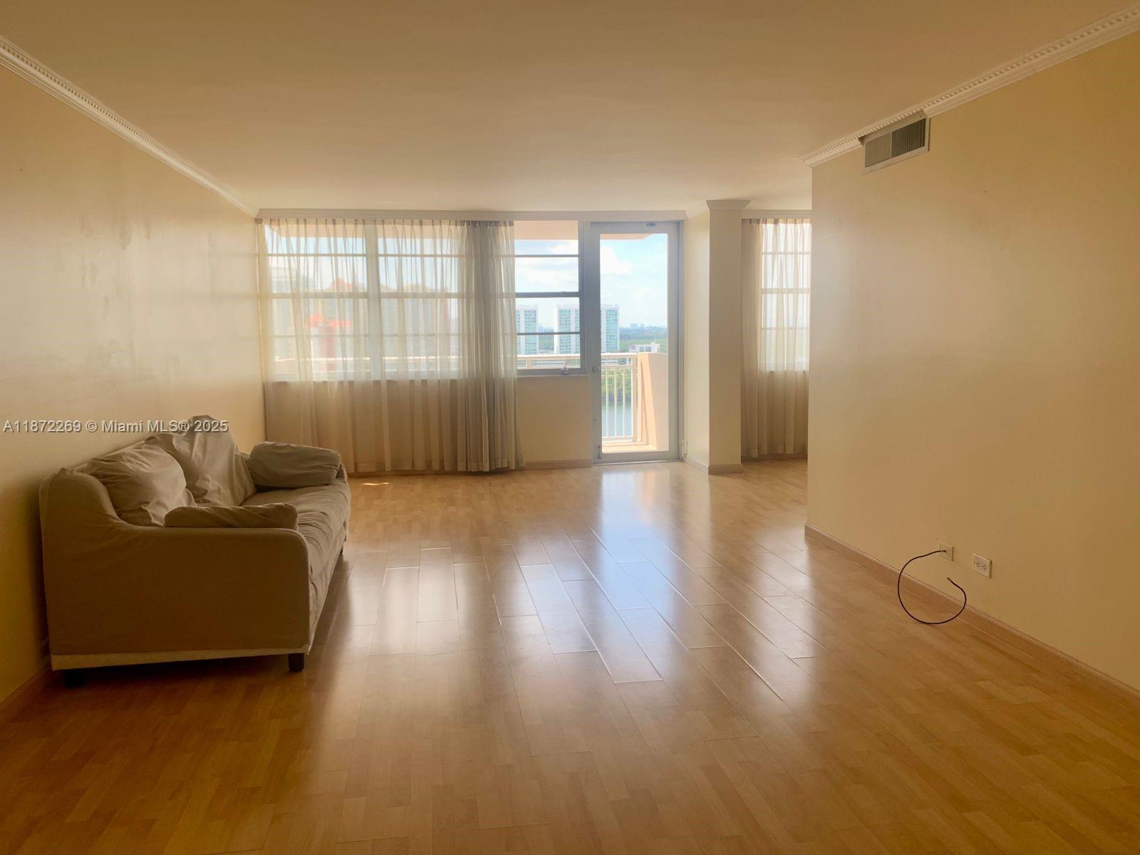 See details 1801 1 / 2 975 sq. ft. $ 2025-09-04 0 Photo