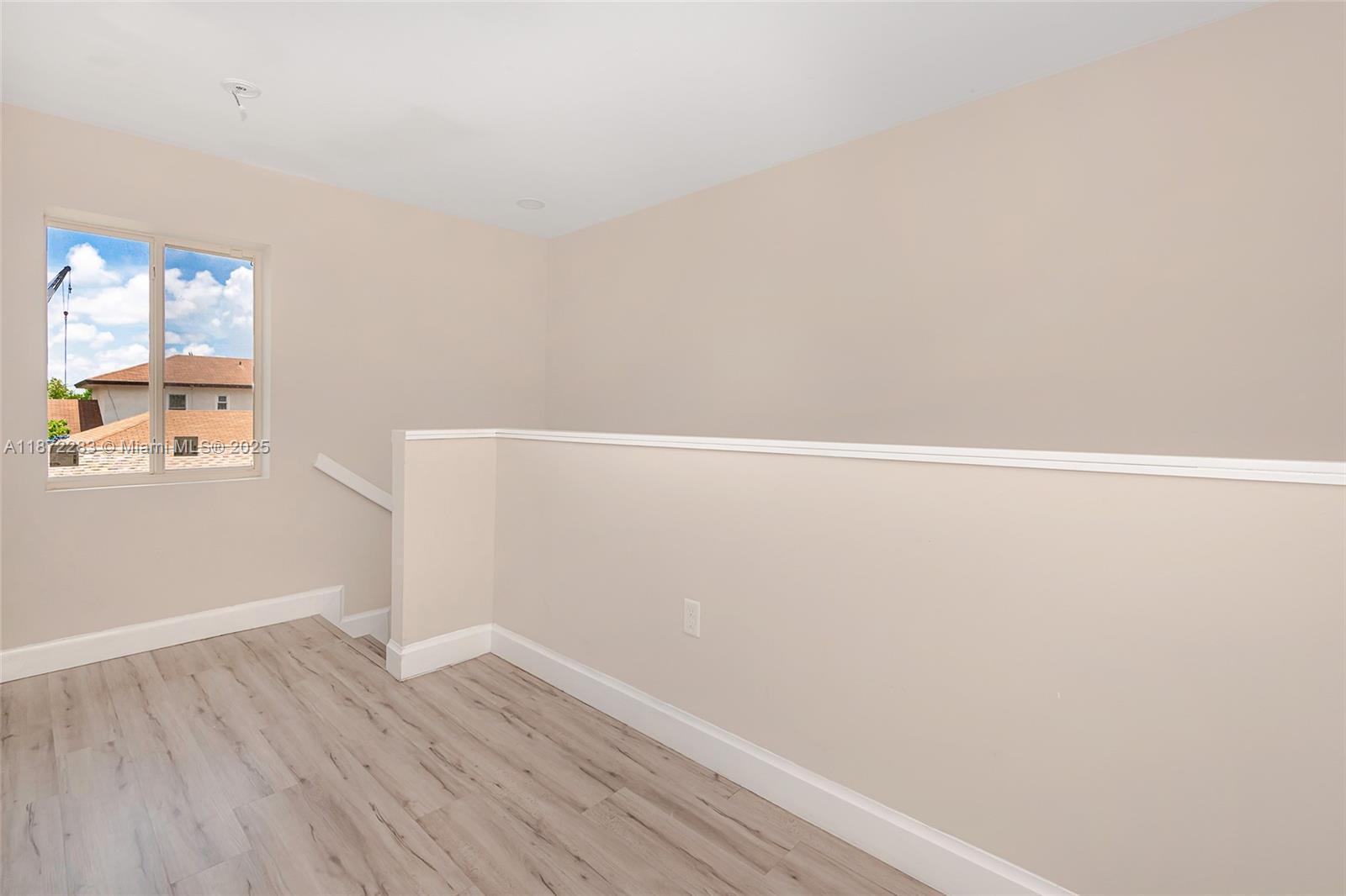 See details / 1032 sq. ft. $ 2025-09-04 0 Photo