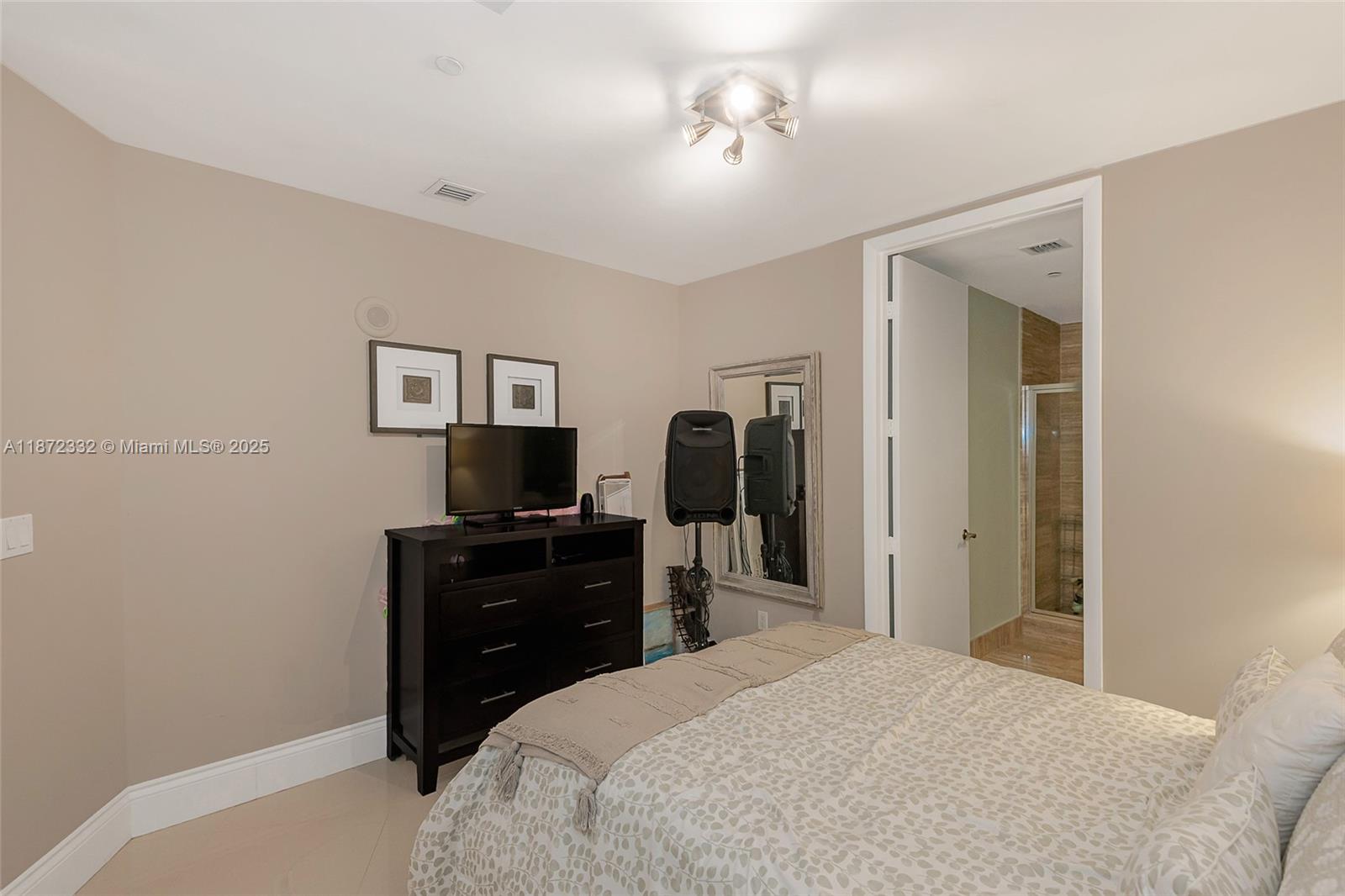 2903 3 / 3 1962 sq. ft. $ 2025-09-04 0 Photo