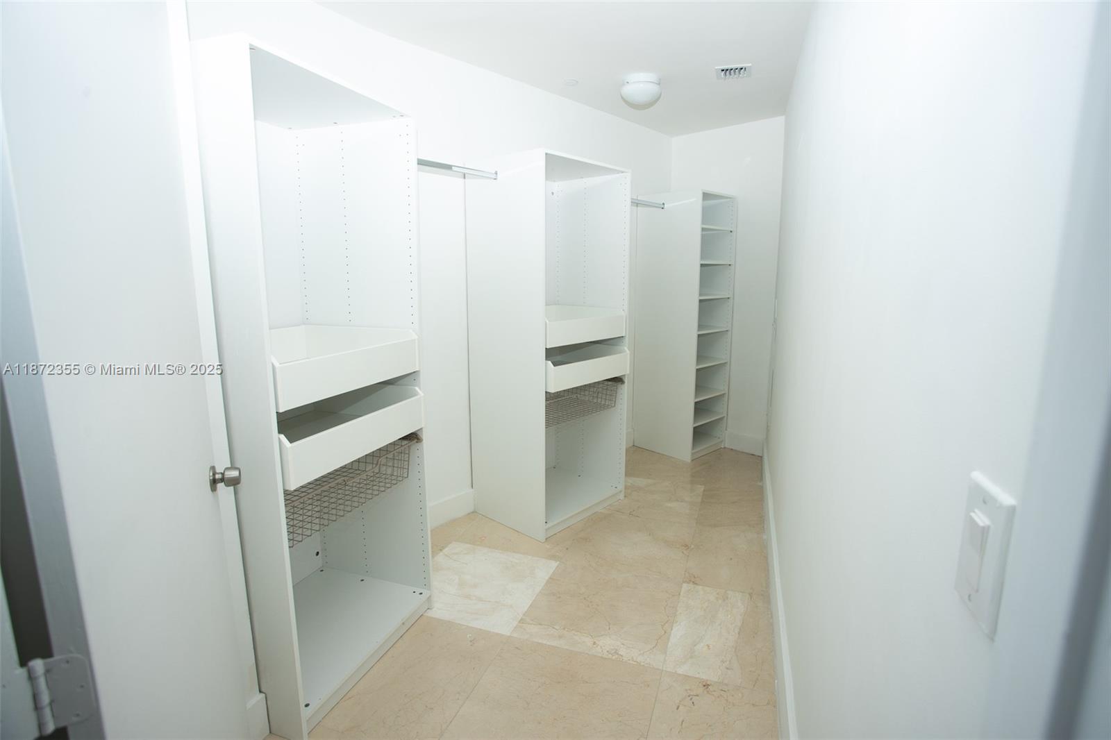 3004 3 / 4 2558 sq. ft. $ 2025-09-04 0 Photo