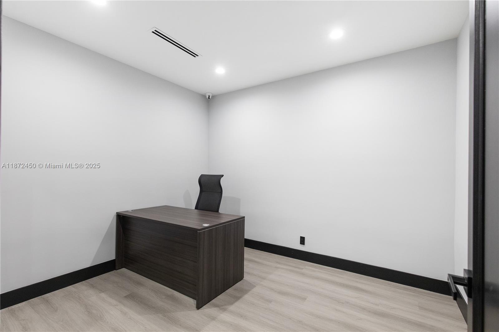 See details / sq. ft. $ 2025-09-04 0 Photo