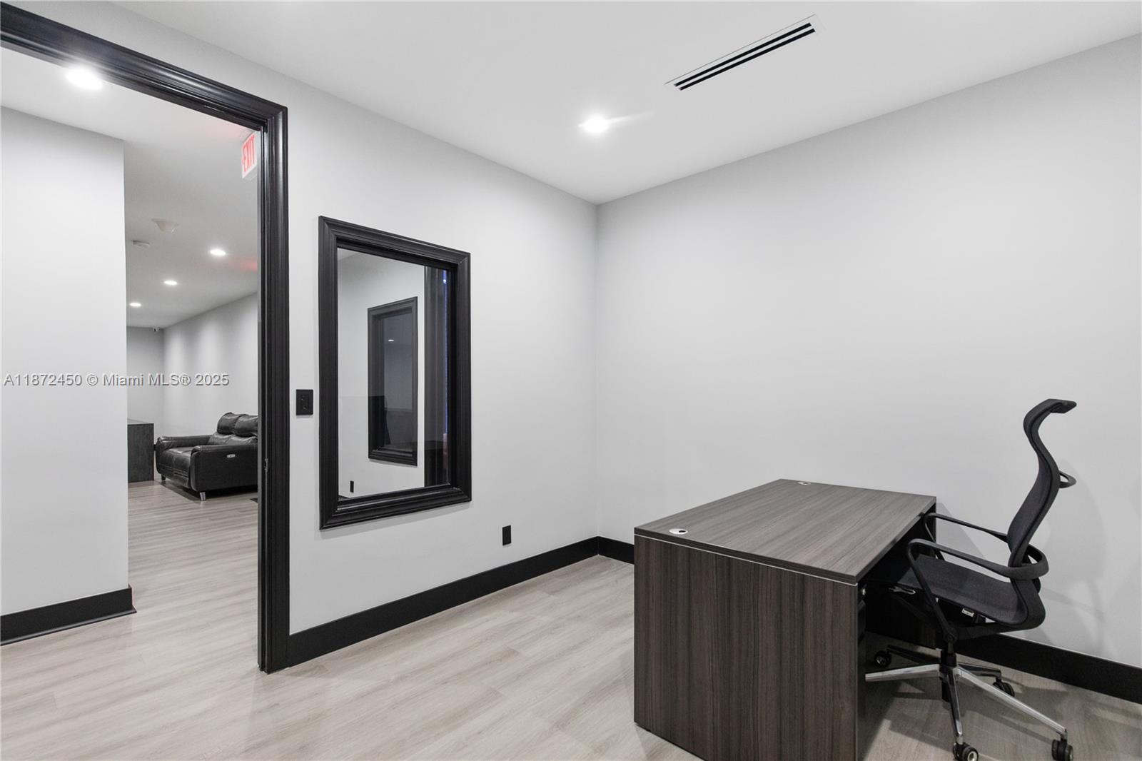 See details / sq. ft. $ 2025-09-04 0 Photo