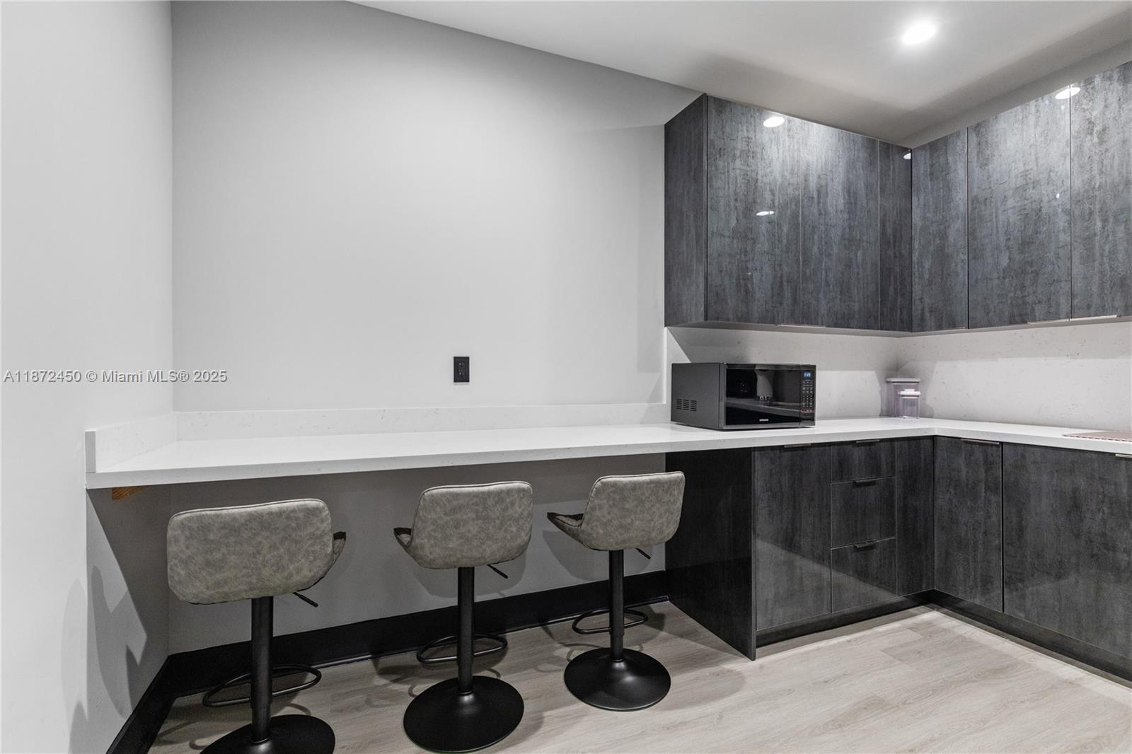 See details / sq. ft. $ 2025-09-04 0 Photo